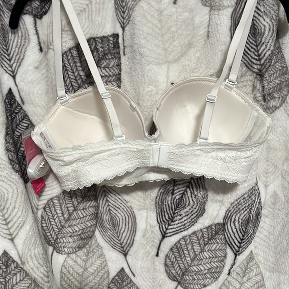 XHILARATION white lace convertible strapless bra - Picture 2 of 2